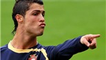"Ronaldo không đẹp bằng... Scarlett Johansson" 